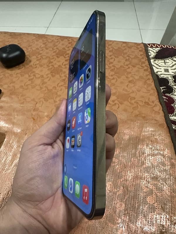 iPhone 12 Pro Max 4