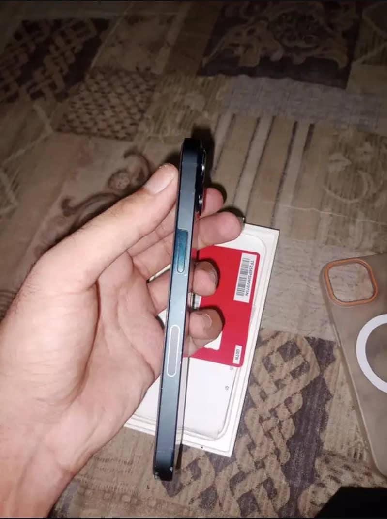 Apple iPhone 13 4