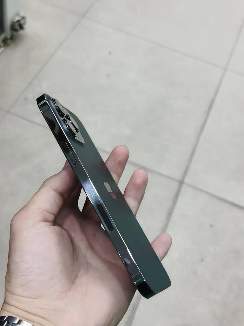 Apple iPhone 13 Pro Max 2