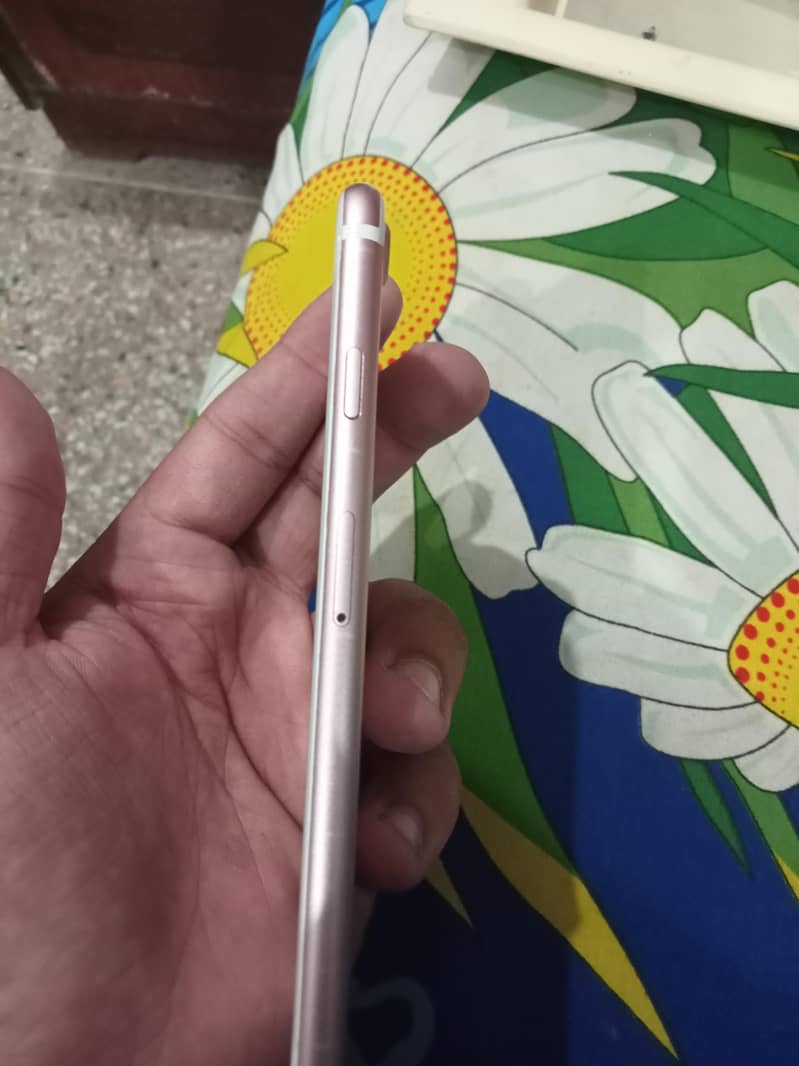 Apple iPhone 7 0