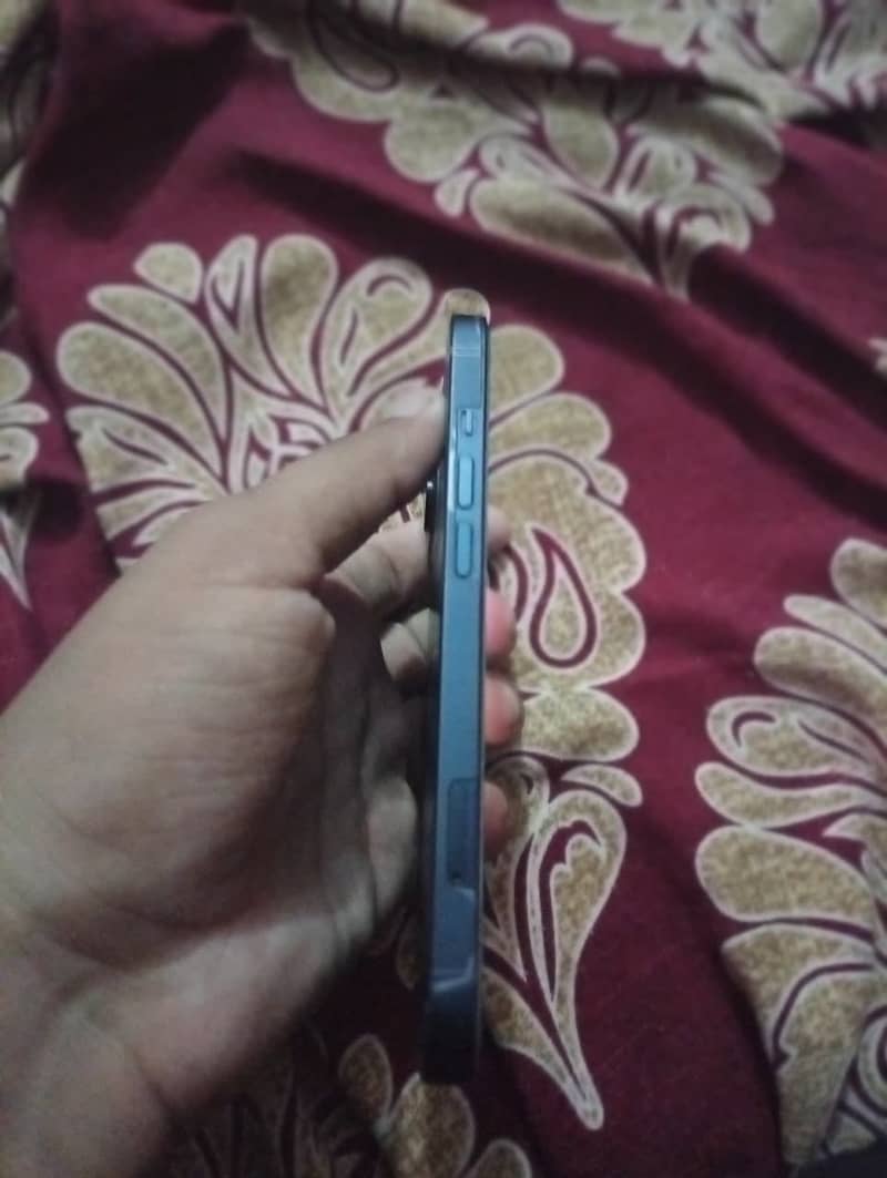 Apple iPhone 13 2
