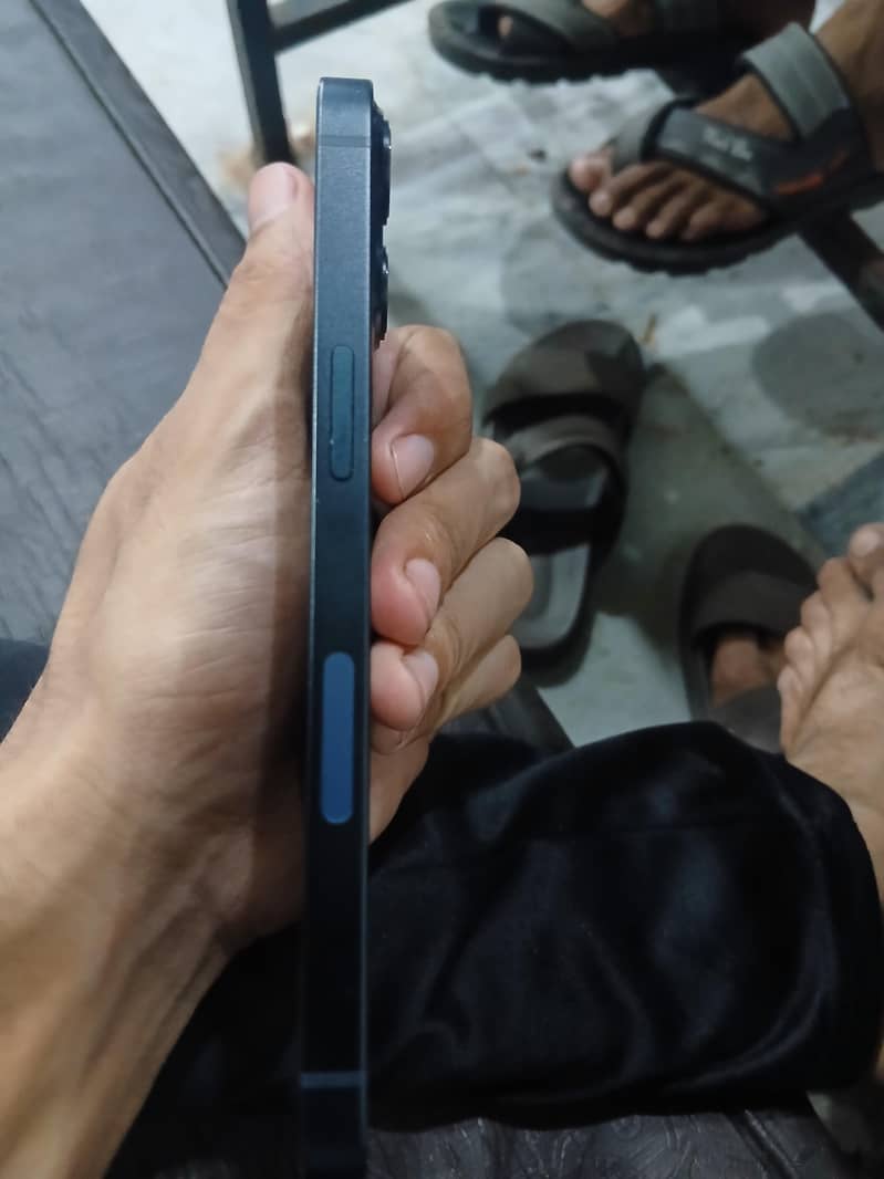 Apple iPhone 13 0
