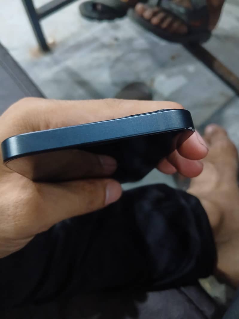 Apple iPhone 13 2