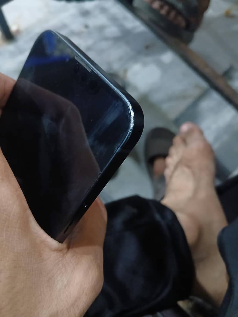 Apple iPhone 13 4