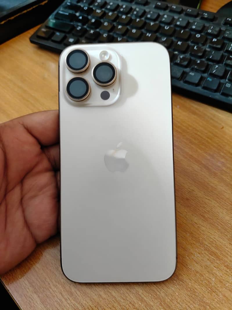 Apple iPhone 16 Pro Max 2