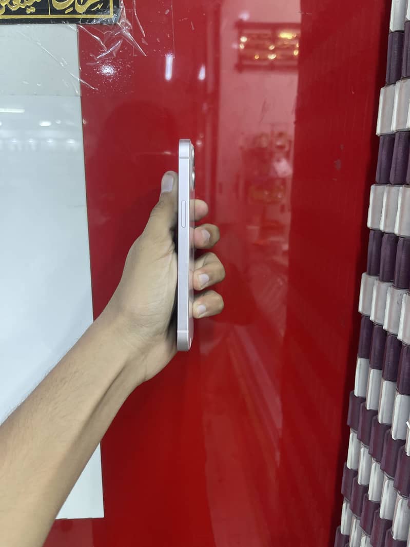 Apple iPhone 13 2