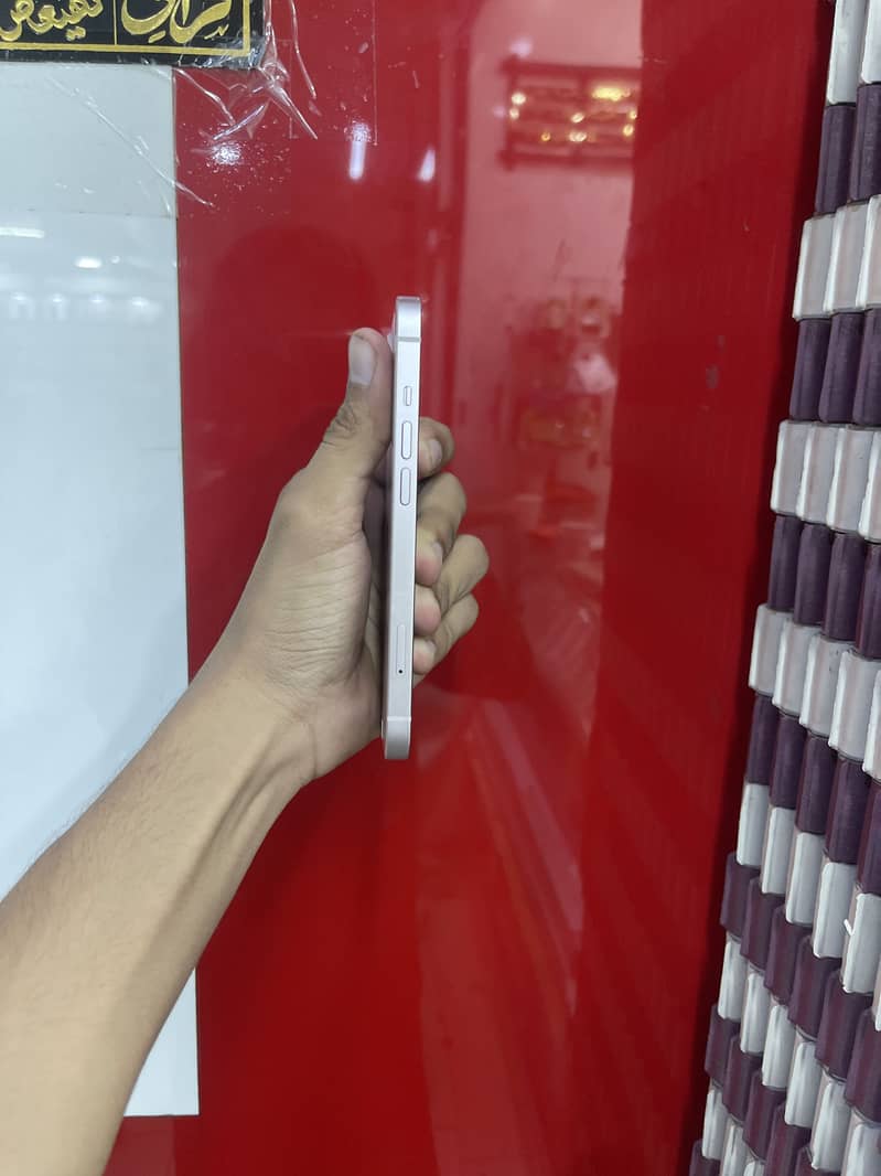 Apple iPhone 13 6