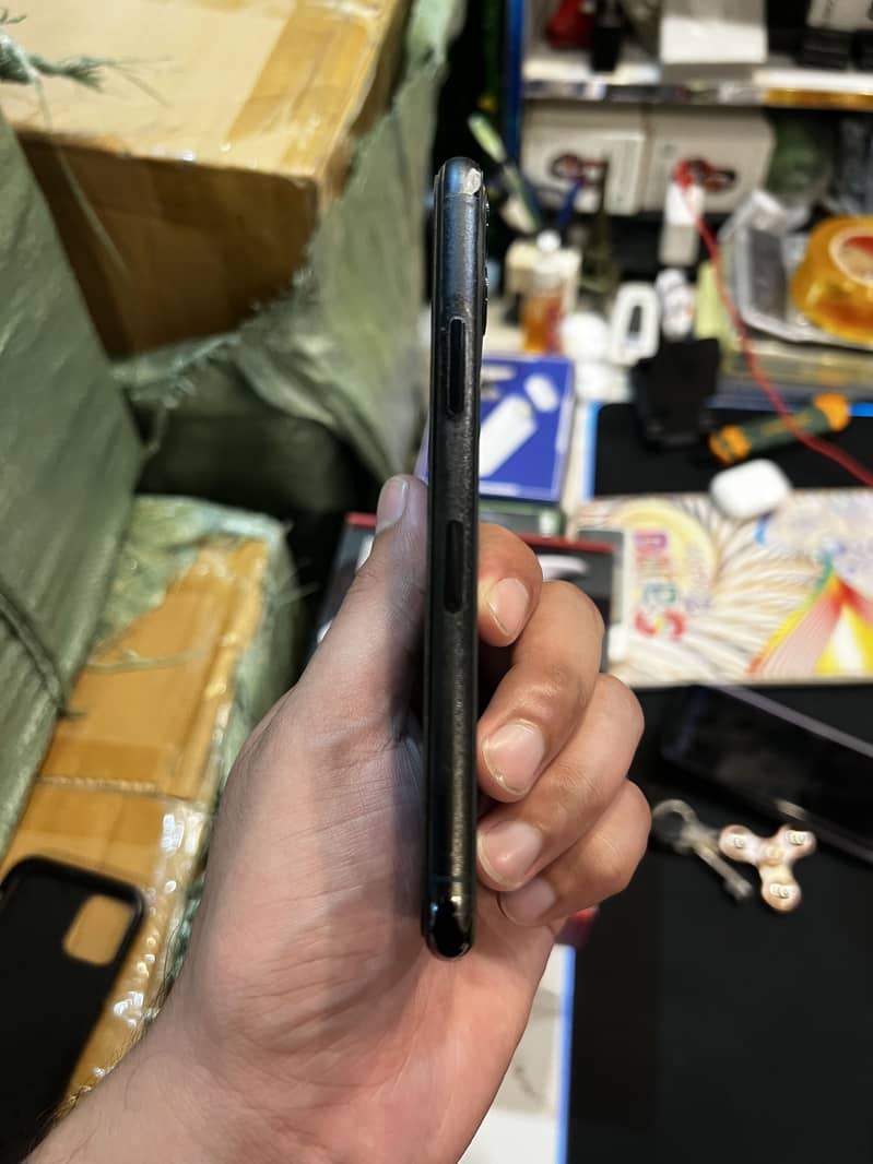 Apple iPhone 11 Pro 4