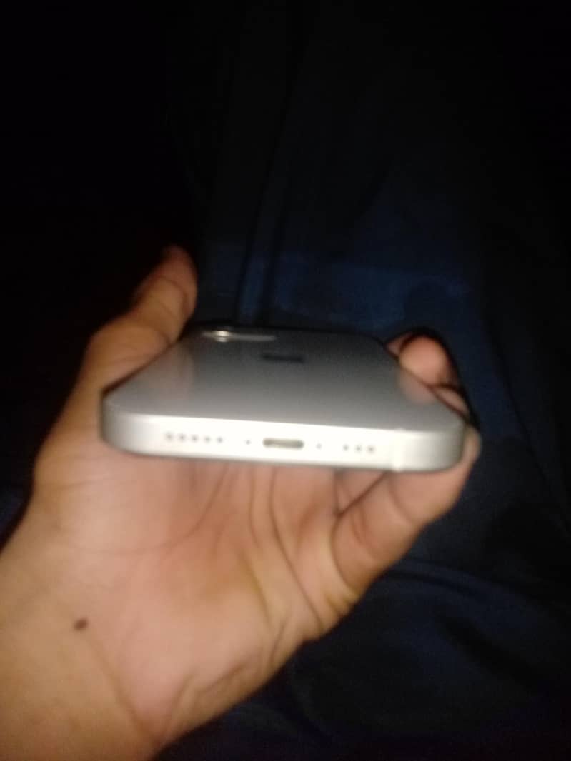 Apple iPhone 12 3