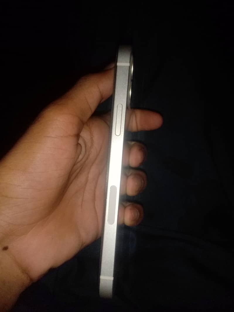 Apple iPhone 12 4