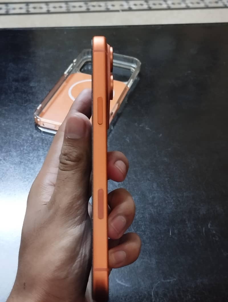 Apple iPhone 17 Pro Max 4