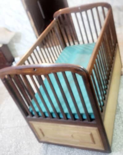 baby cot