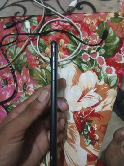 i phone 7 plus 256 gb pta aproved all ok fingerprint active urgent sal