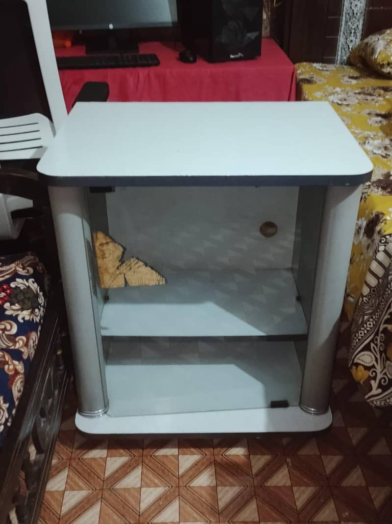 Dressing table and trolly 0