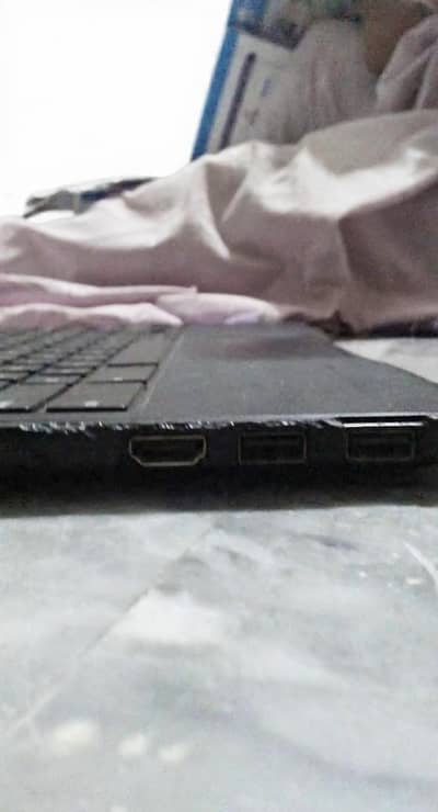 16 gb SSD or 4 gb ram hai acha laptop hai hang bhi nahi hota hai