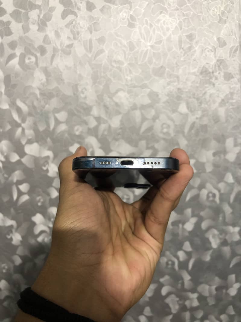 Apple iPhone 13 4