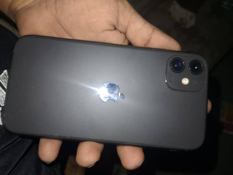 Apple iPhone 11 4