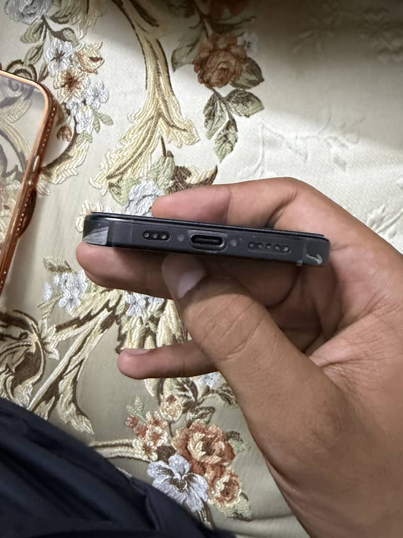 Apple iPhone 16 Pro 5