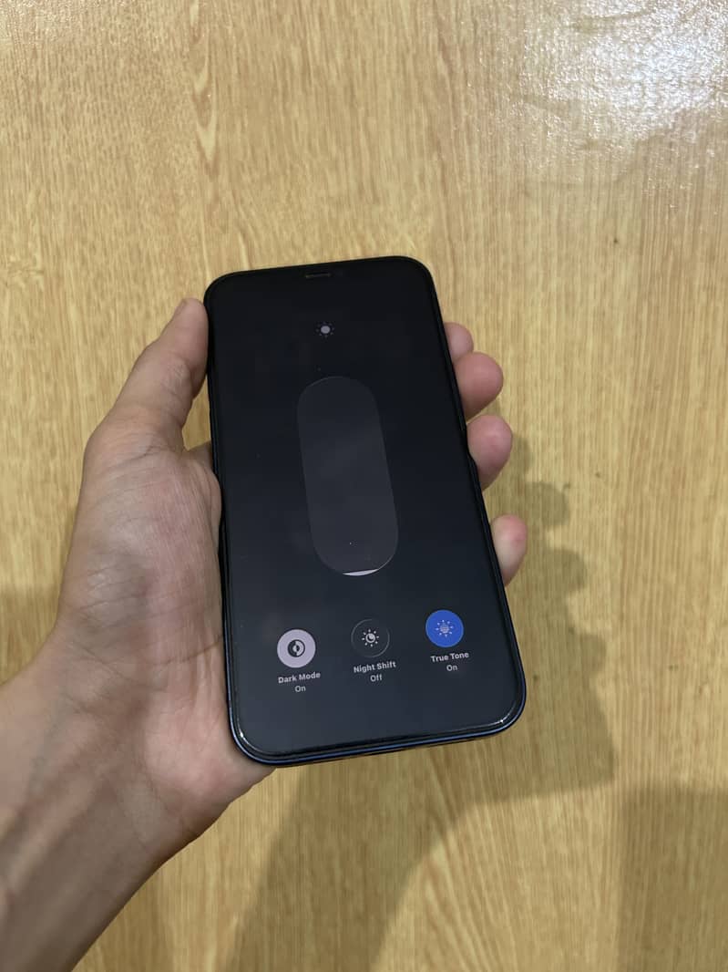 Apple iPhone 12 4