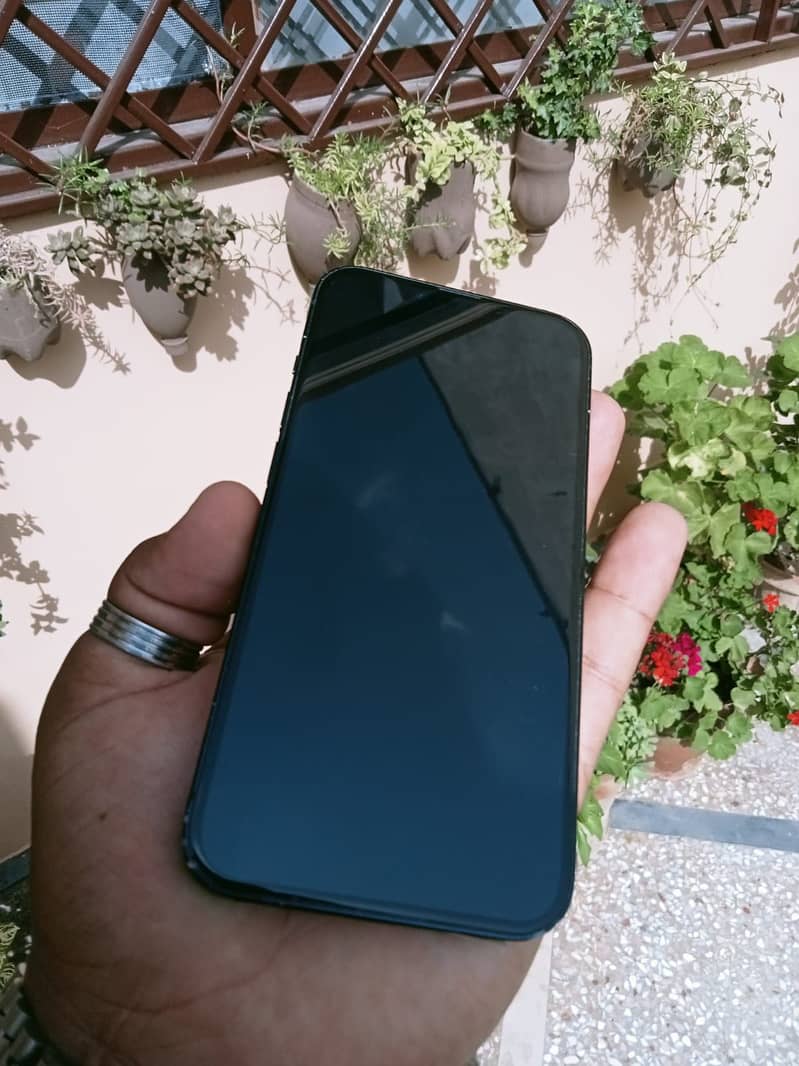 Apple iPhone 13 2