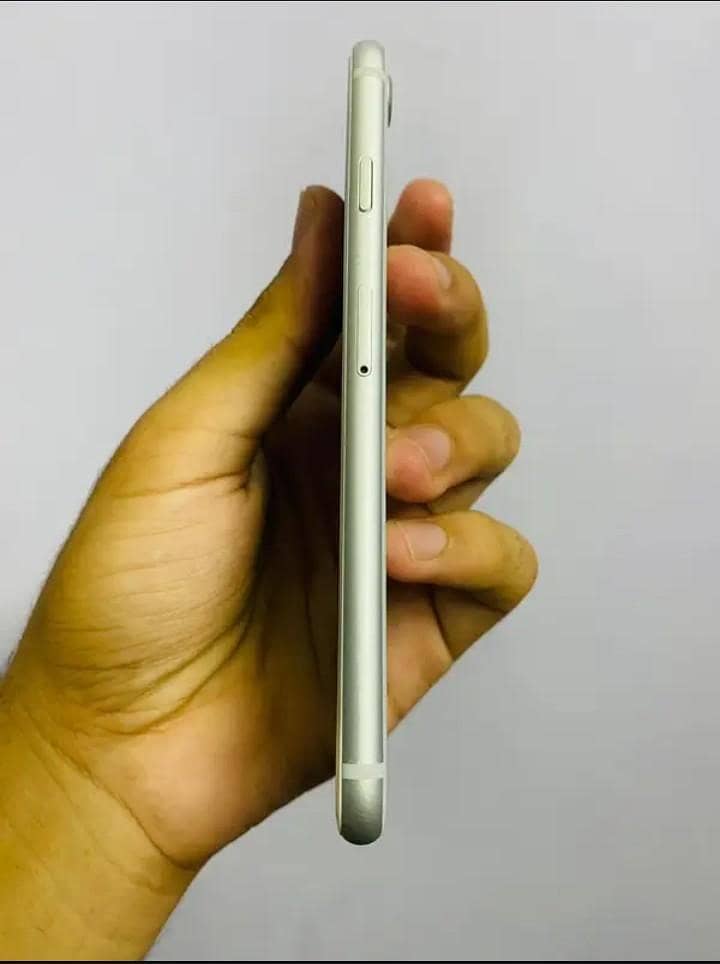 Apple iPhone 8 3