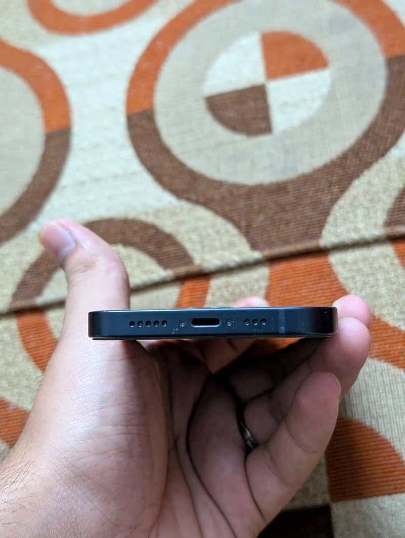 Apple iPhone 13 5