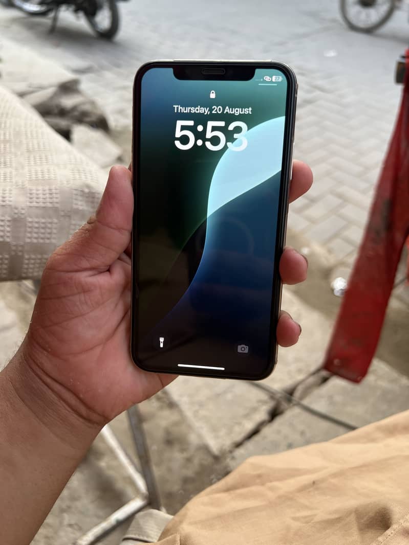 Apple iPhone XS 1