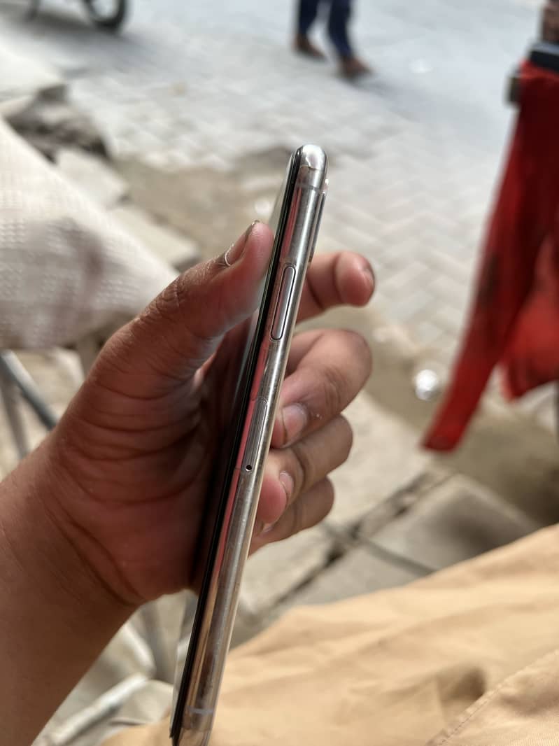 Apple iPhone XS 3