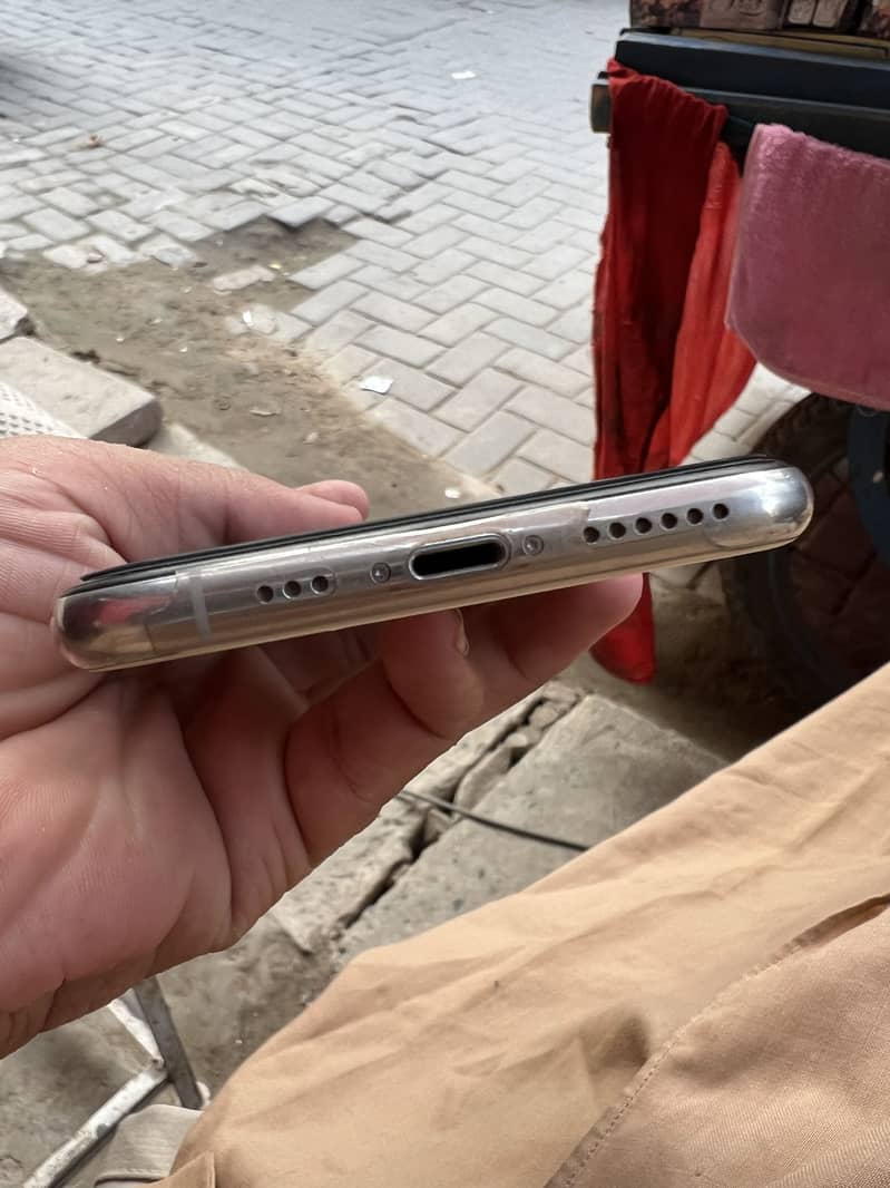 Apple iPhone XS 6