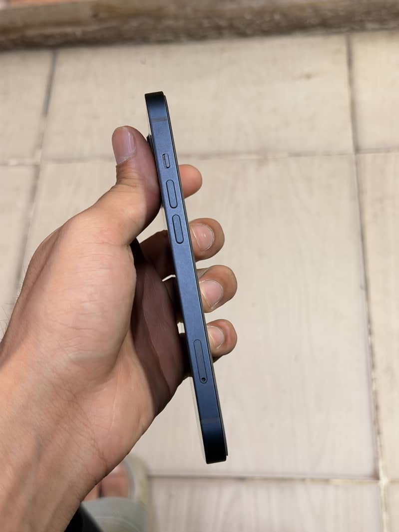 Apple iPhone 13 3