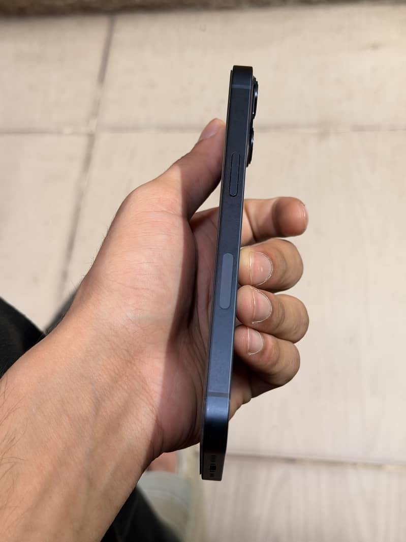 Apple iPhone 13 7