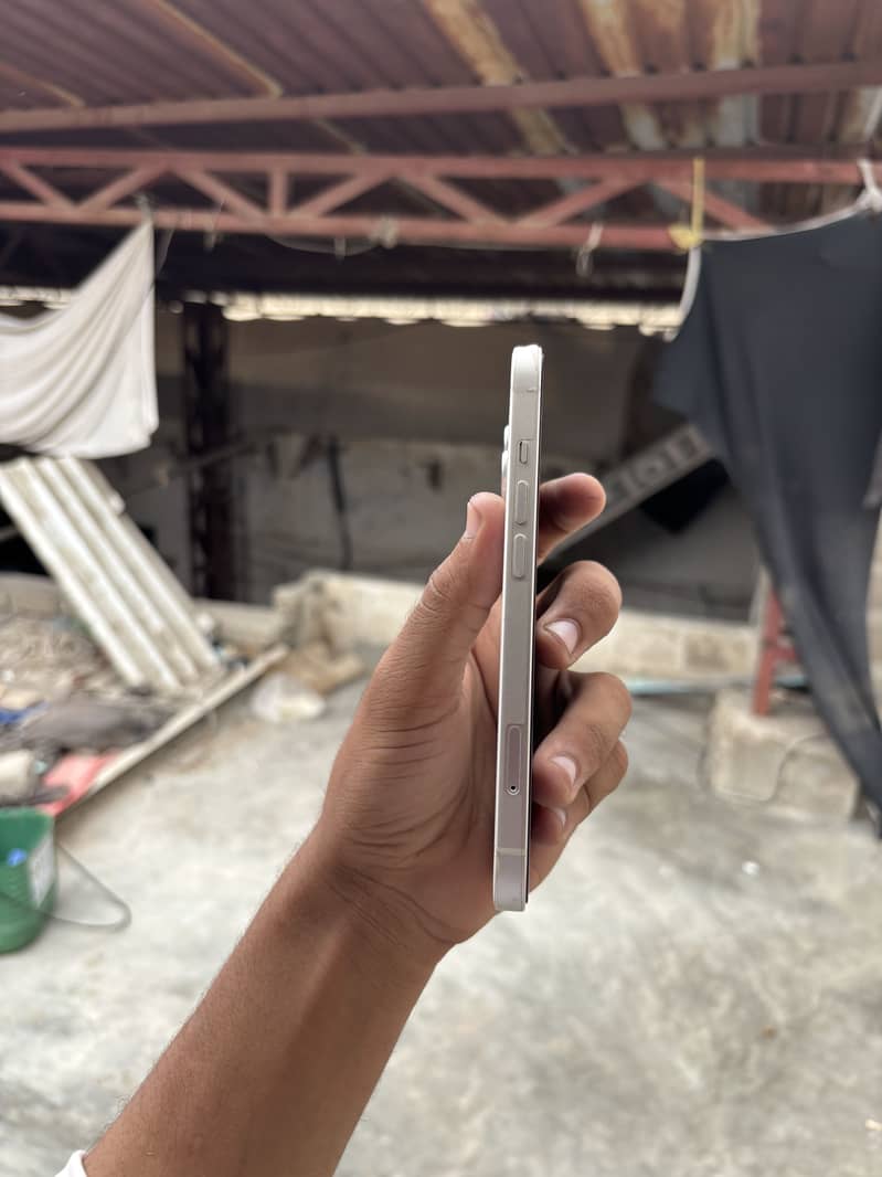 Apple iPhone 13 2