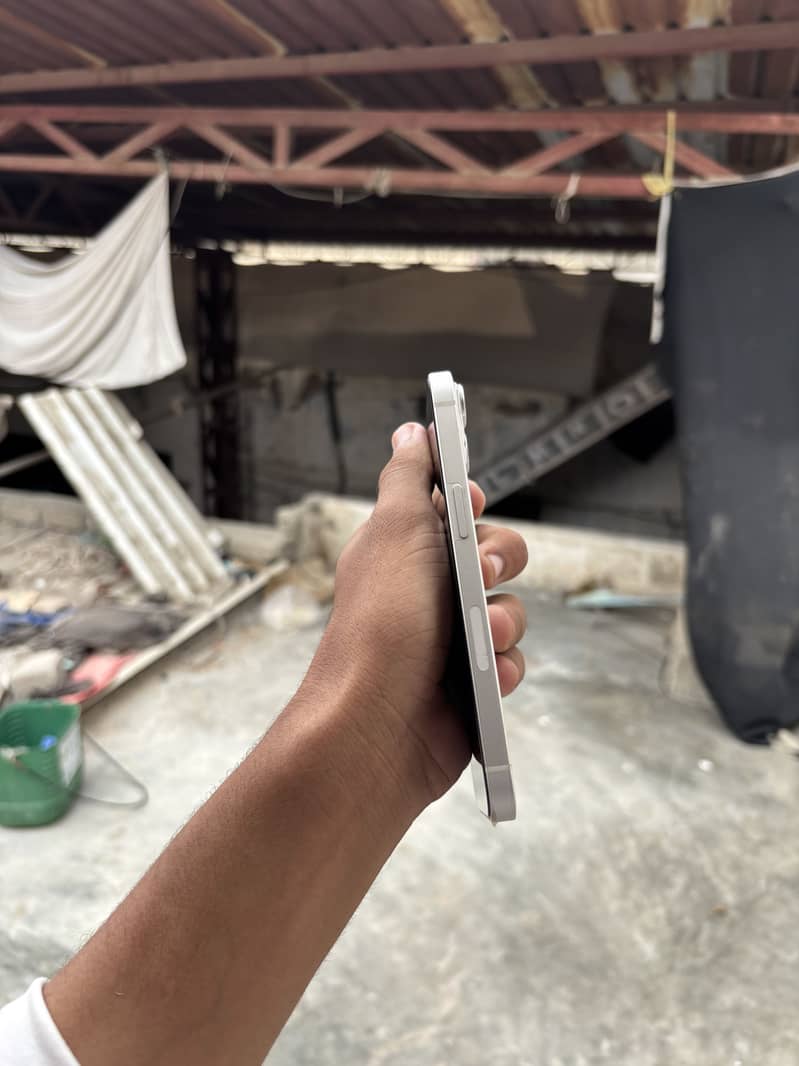 Apple iPhone 13 9