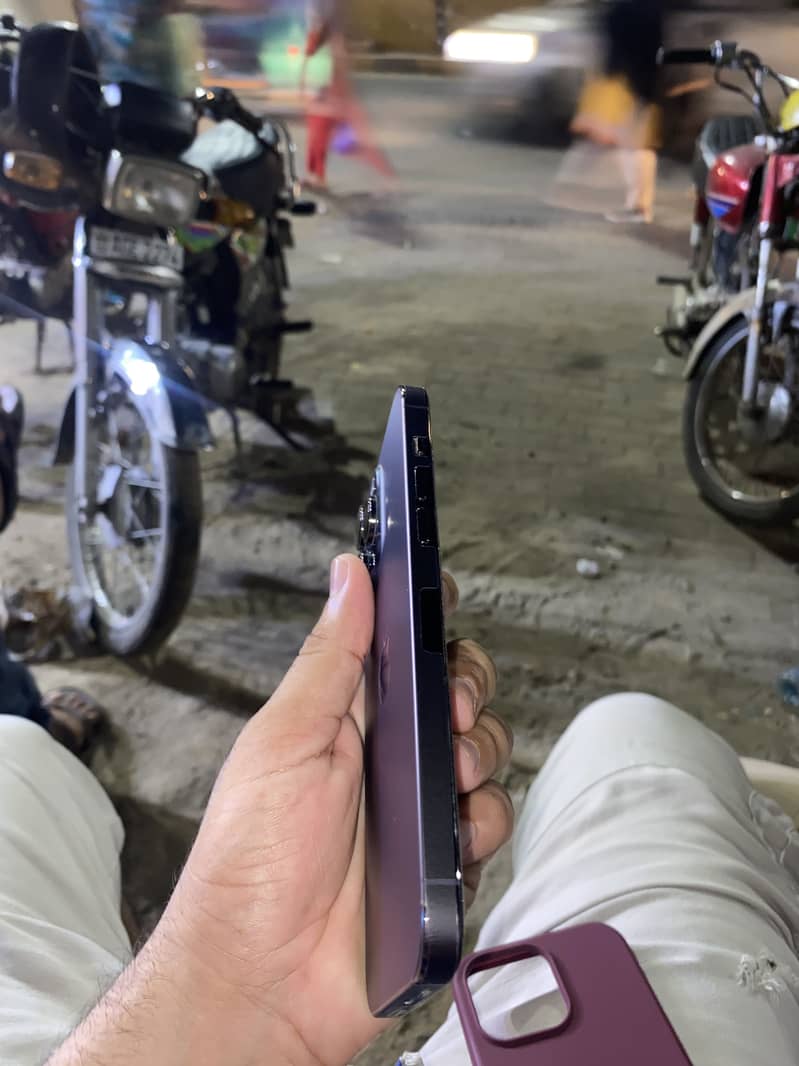 Apple iPhone 14 Pro Max 0