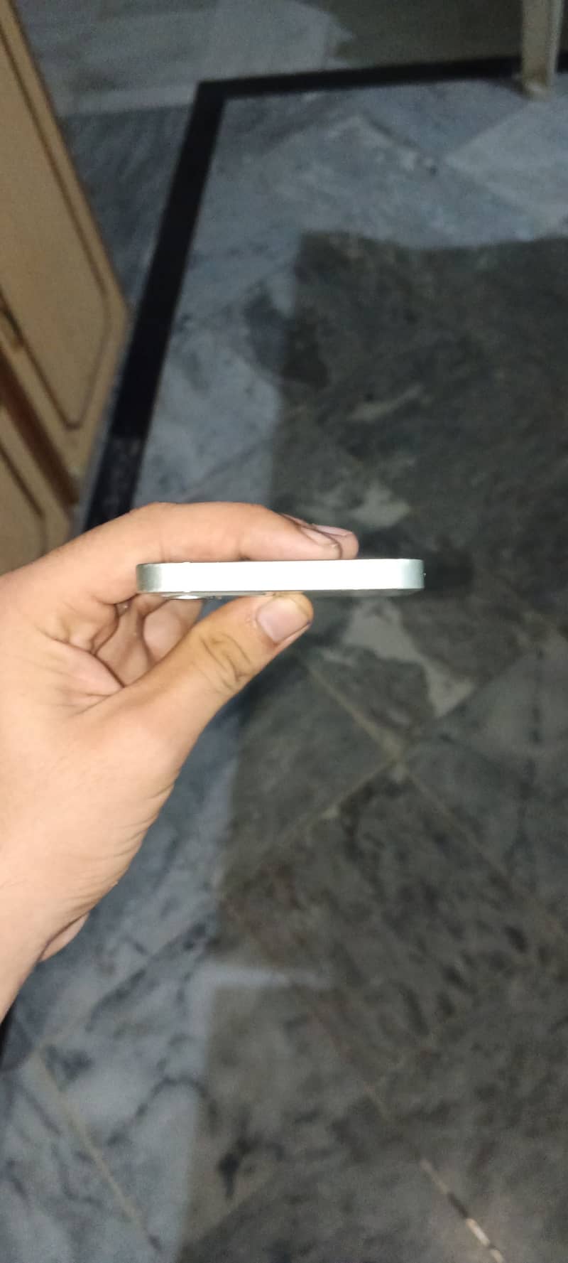 Apple iPhone 12 6
