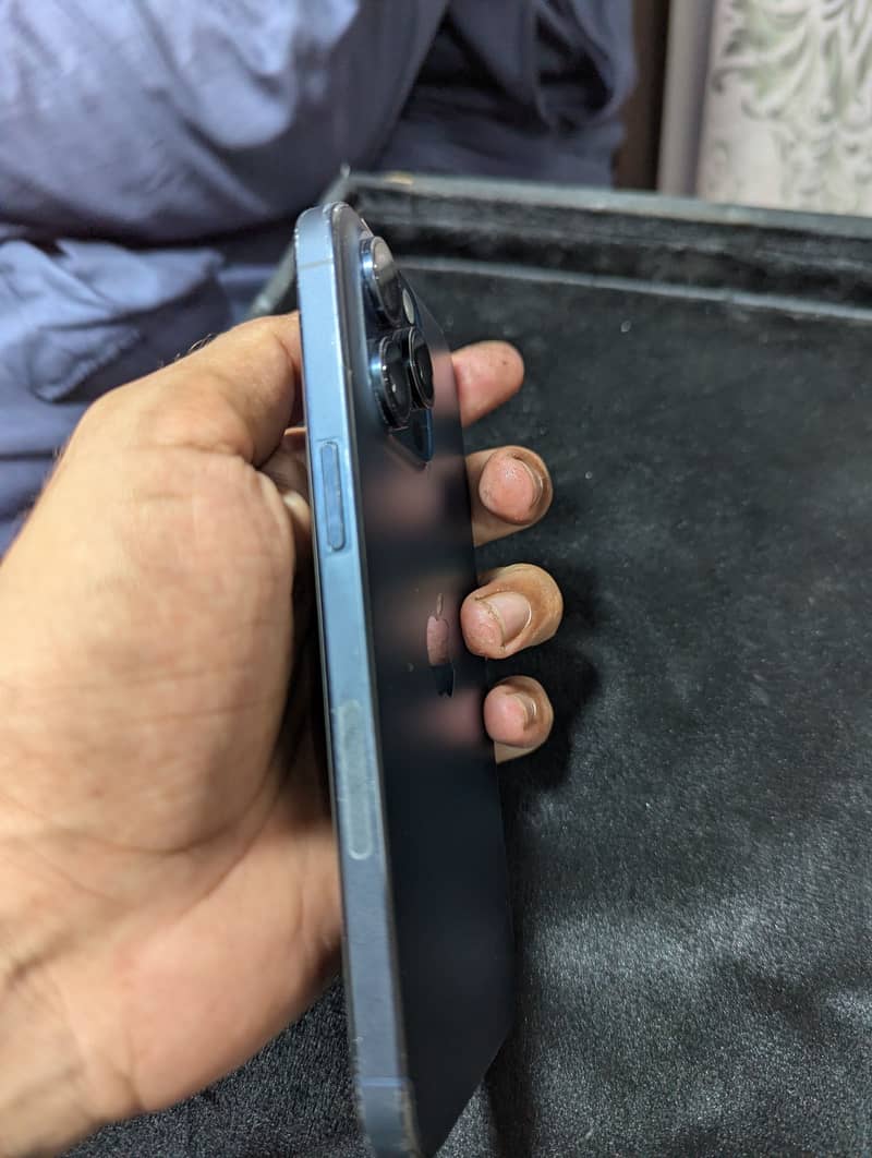 Apple iPhone 15 Pro Max 2
