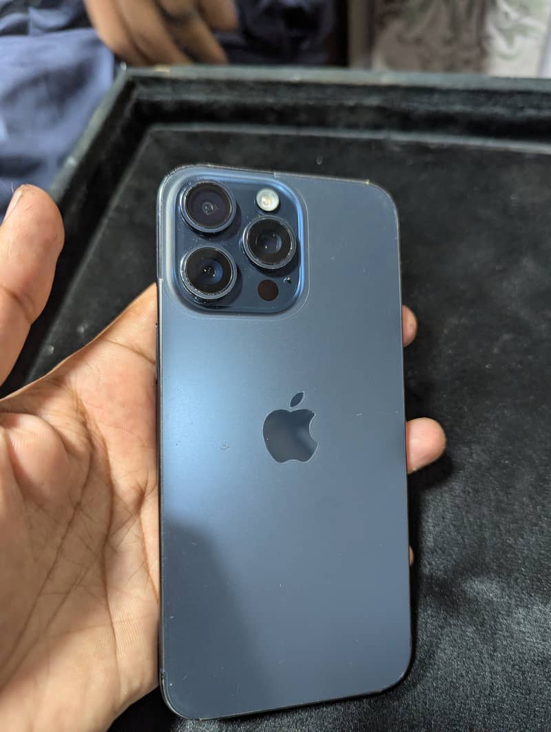 Apple iPhone 15 Pro Max 6