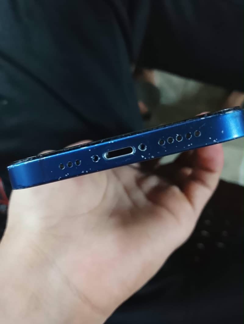 Apple iPhone 12 4