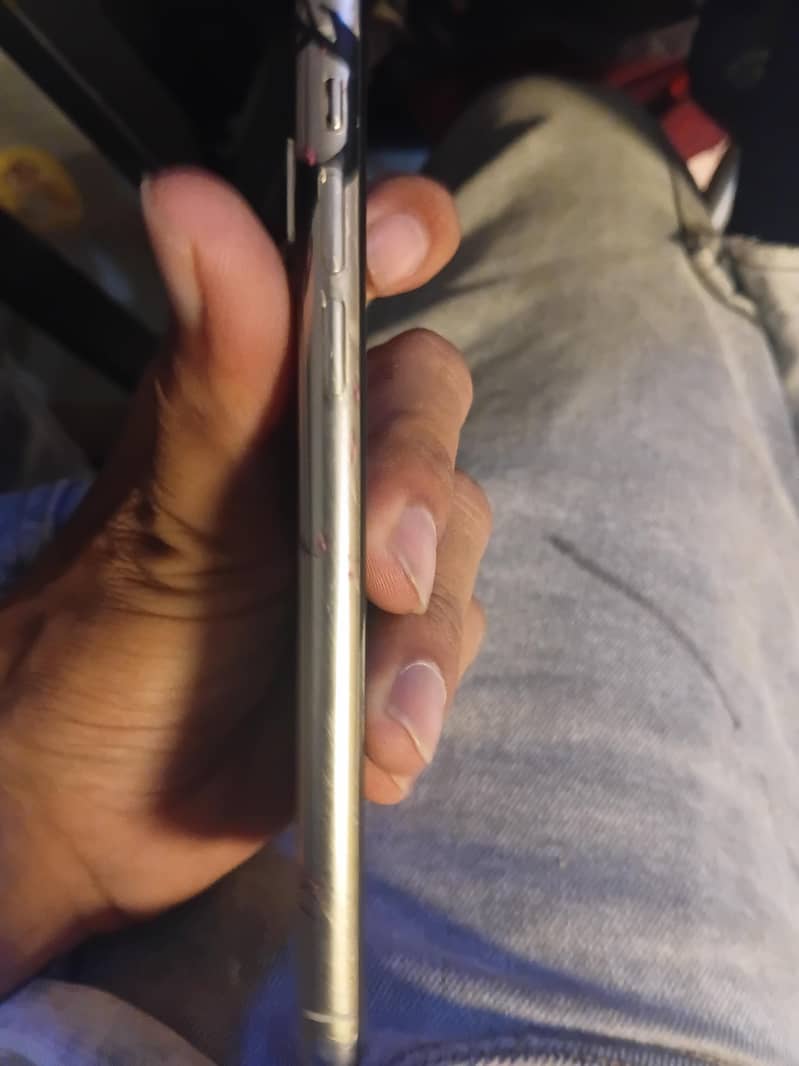 Apple iPhone X 3