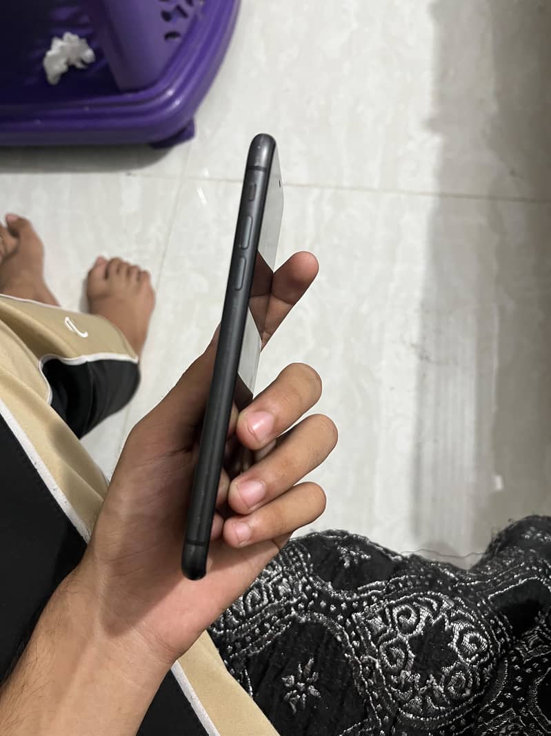 Apple iPhone 11 3