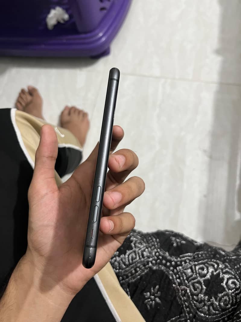 Apple iPhone 11 4