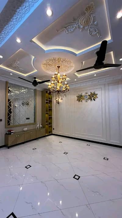 10 Marla Luxury House is Available for Rent in Bahria Town Lahore
