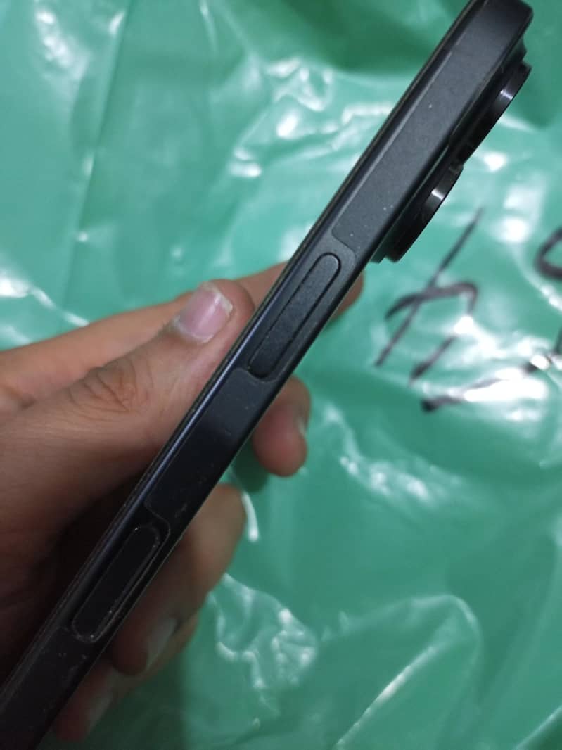 Apple iPhone 16 2