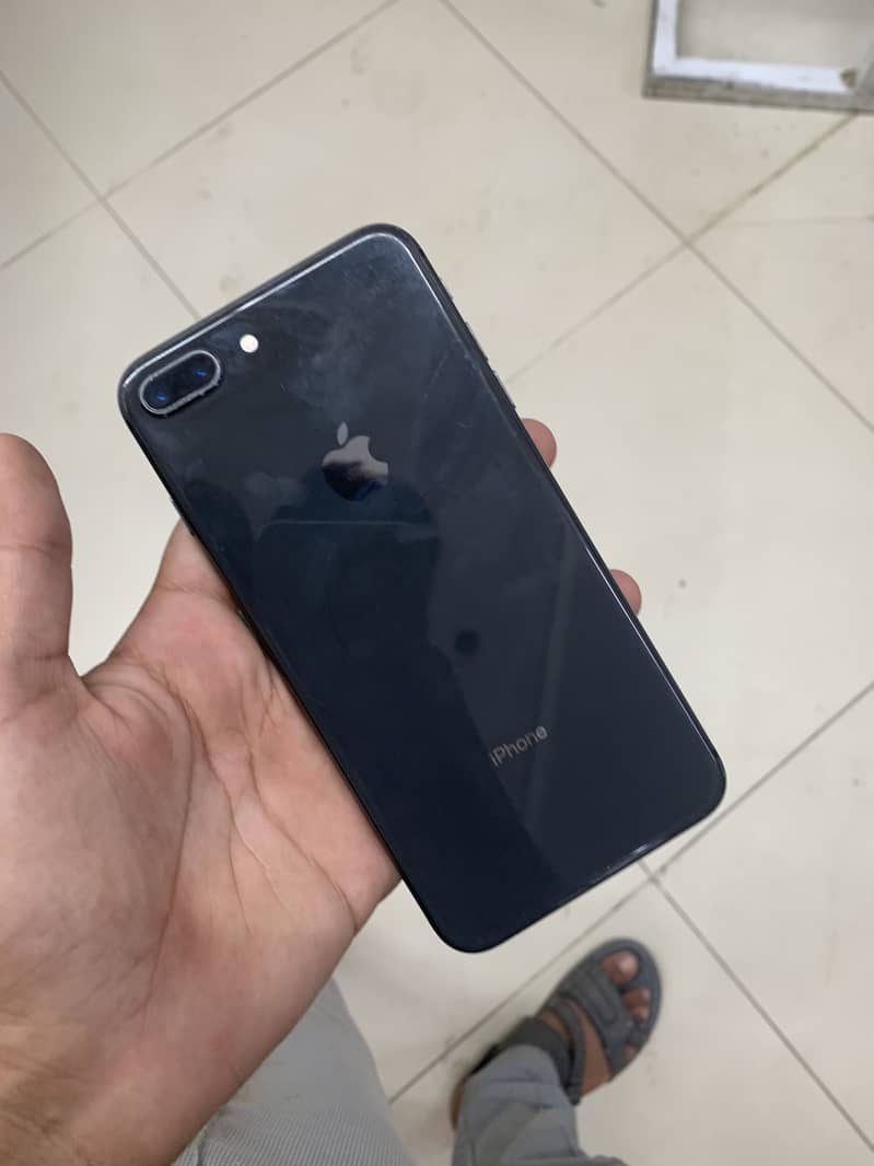 Apple iPhone 8 Plus 4