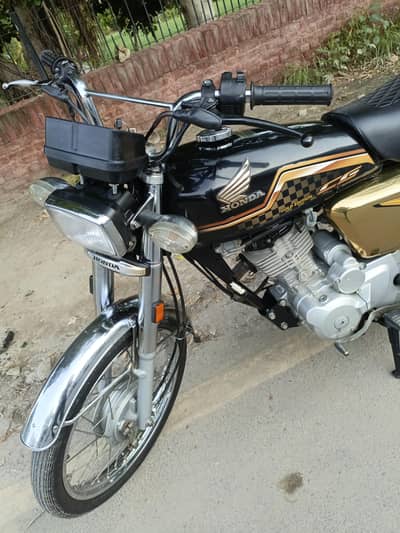 Honda CG 125 Special Gold Edition 2024