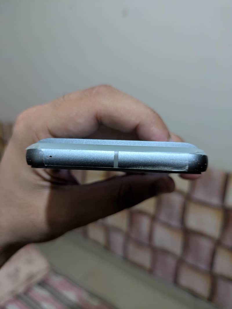 Google Pixel 8 4