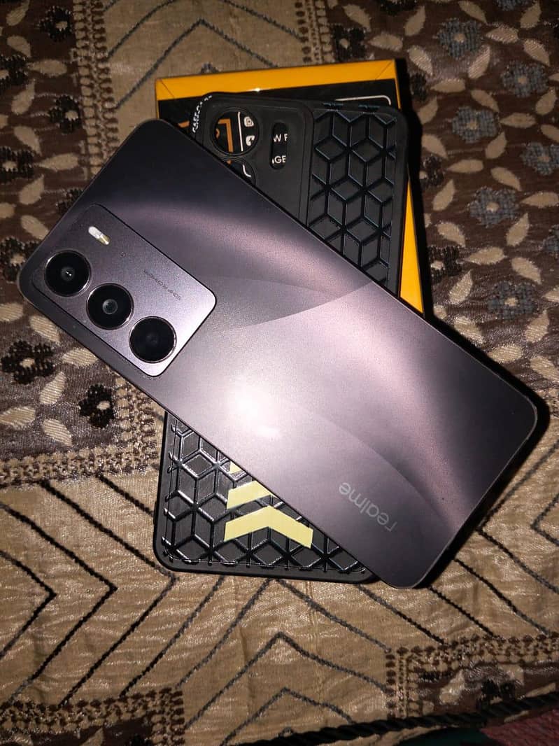 Realme C75 1