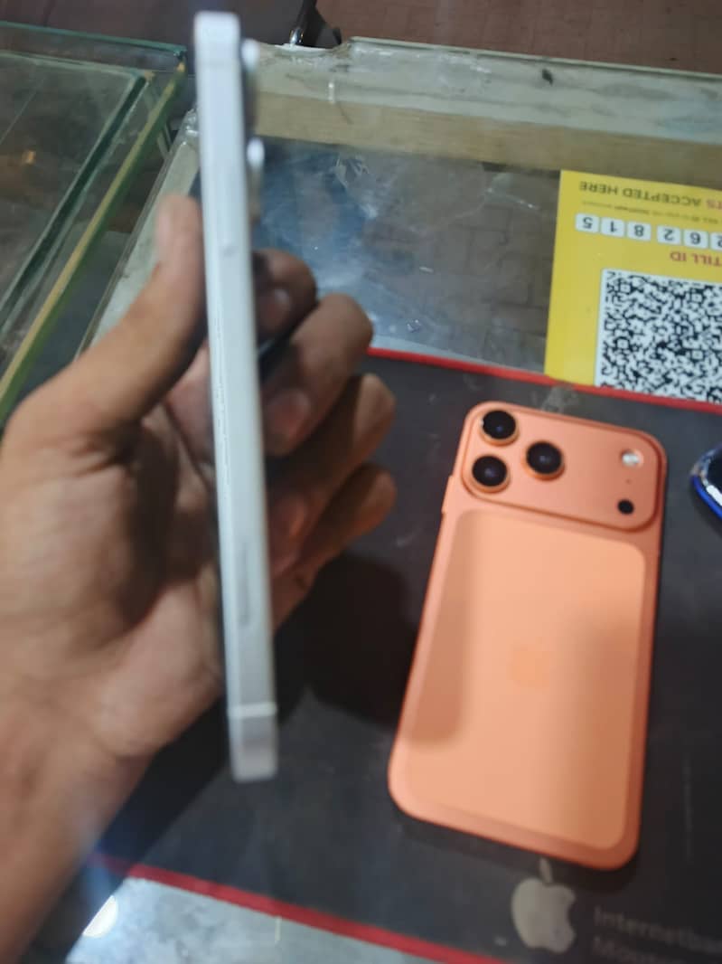 Apple iPhone 11 7