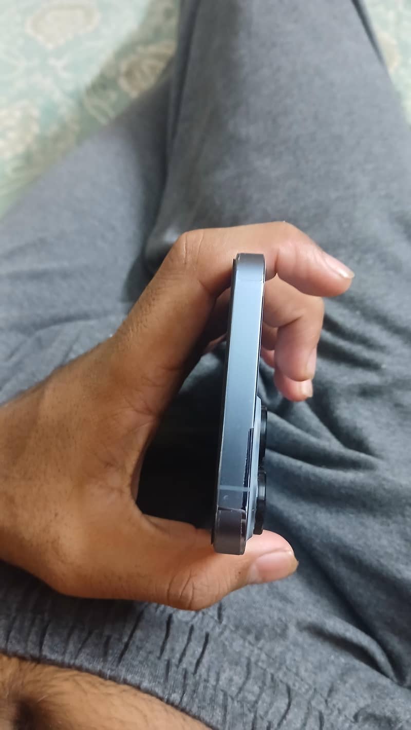 Apple iPhone 13 Pro Max 4