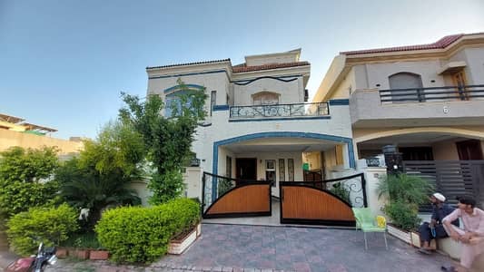 10 Marla House Up For sale In Bahria Enclave - Sector C1